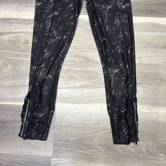 Lululemon Black Patterned Leggings size 4 - Picture 3 of 11